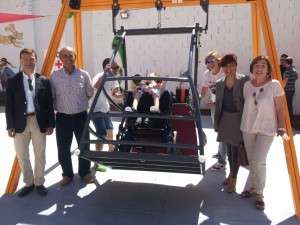 Cruz Roja e IVI en el columpio adaptado