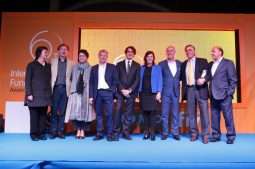 Los profesores Susan Fisher, Linda Giudice y Jacques Donnez, y los periodistas Alfonso Andrade y Pilar Manzanares, reciben los premios de la Fundación IVI