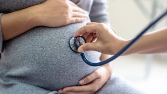 Ser madre a los 40: Pros y contras de la maternidad tardía