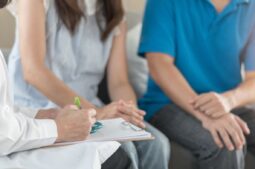 ¿Inseminación artificial o FIV?: comparativa de éxito, coste y tiempos